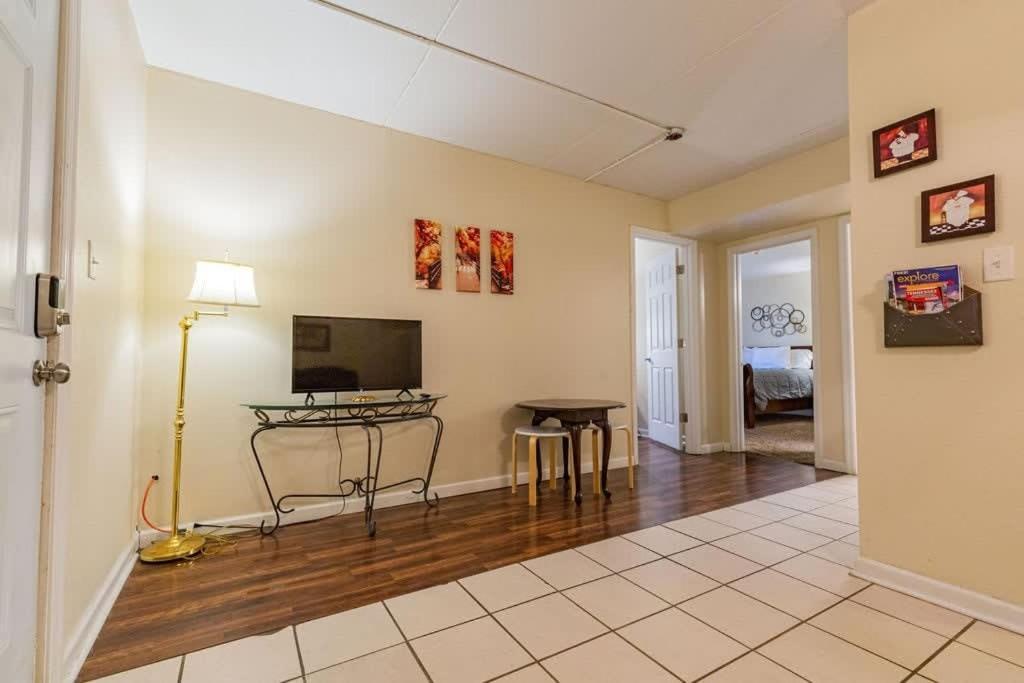2-Bed, 1-Bath Apartment Near I-24, Great Location Чаттануга Экстерьер фото